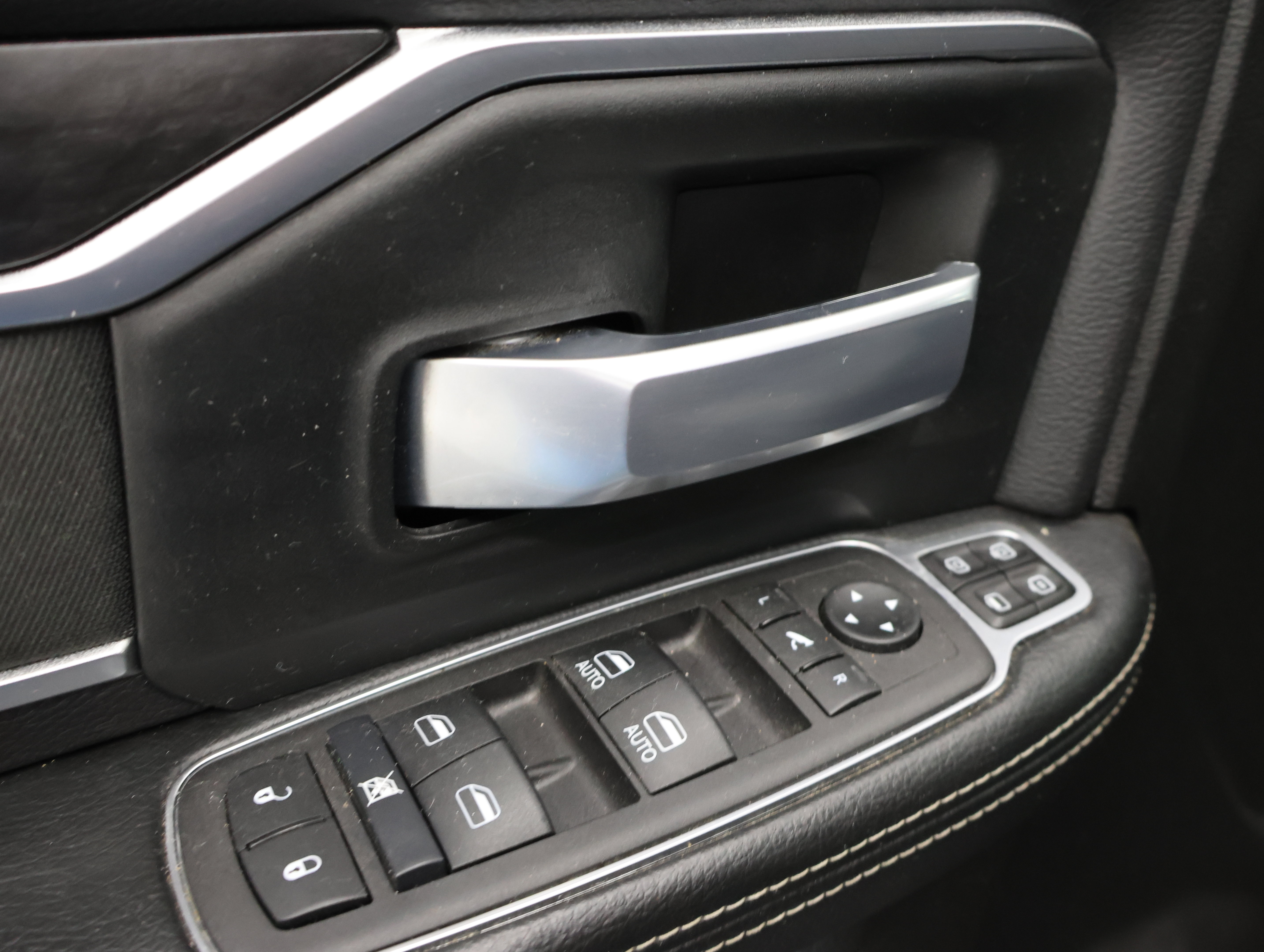 Used 2024 RAM 2500 Big Horn w/ Night Edition AWD/4WD image 34