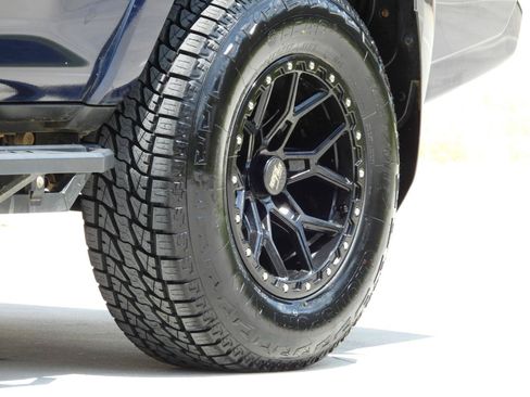 Used 2020 Toyota 4Runner SR5 AWD/4WD image 9
