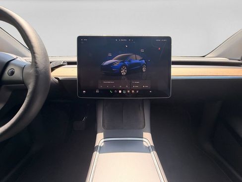 Used 2024 Tesla Model Y Long Range AWD/4WD image 11