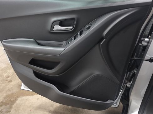 Certified 2020 Chevrolet Trax LT w/ LT Convenience Package image 26