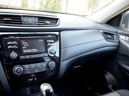 Used 2017 Nissan Rogue S w/ S Appearance Package image 14