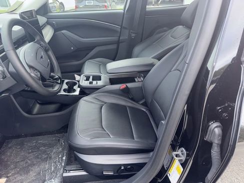 Used 2025 Ford Mustang Mach-E Premium image 9