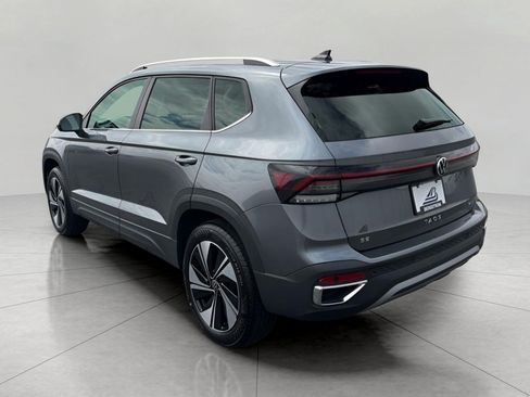 Used 2025 Volkswagen Taos SE AWD/4WD image 5