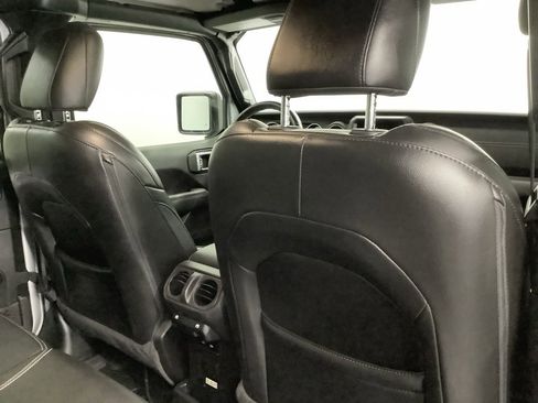 Used 2022 Jeep Wrangler Unlimited Sahara w/ Cold Weather Group image 30