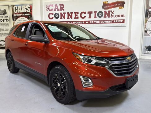 Used 2020 Chevrolet Equinox LS w/ LS Convenience Package image 2