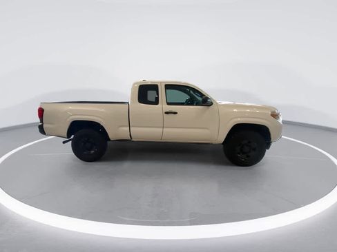 Used 2019 Toyota Tacoma SR AWD/4WD image 9