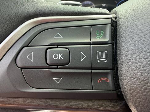 Used 2023 Jeep Grand Cherokee Limited w/ Luxury Tech Group II RWD image 18