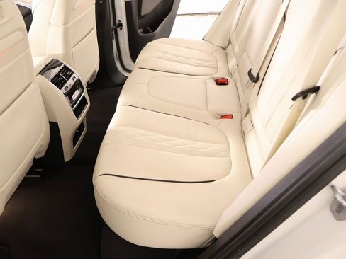 Used 2021 BMW X5 sDrive40i w/ Executive Package image 13