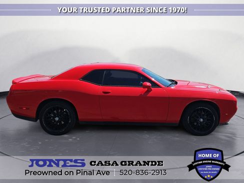 Used 2018 Dodge Challenger SXT RWD image 6