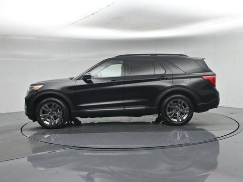 Used 2023 Ford Explorer XLT w/ Equipment Group 202A RWD image 32