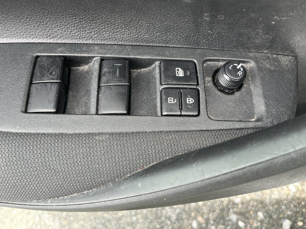 Used 2020 Toyota Corolla LE w/ Carpet Mat Package (TMS) FWD image 3