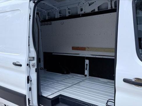 Used 2022 Ford E-Transit 148 High Roof RWD image 17