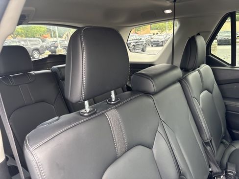 Used 2025 Honda Pilot Touring image 25