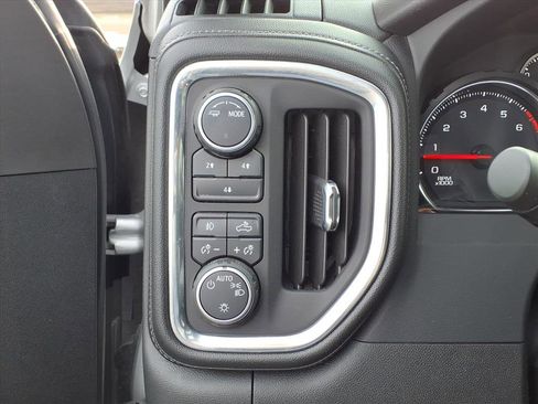 Used 2021 Chevrolet Silverado 2500 LT w/ Convenience Package image 21