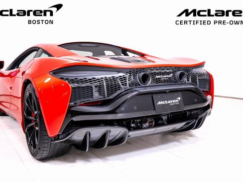 Used 2024 McLaren Artura image 10