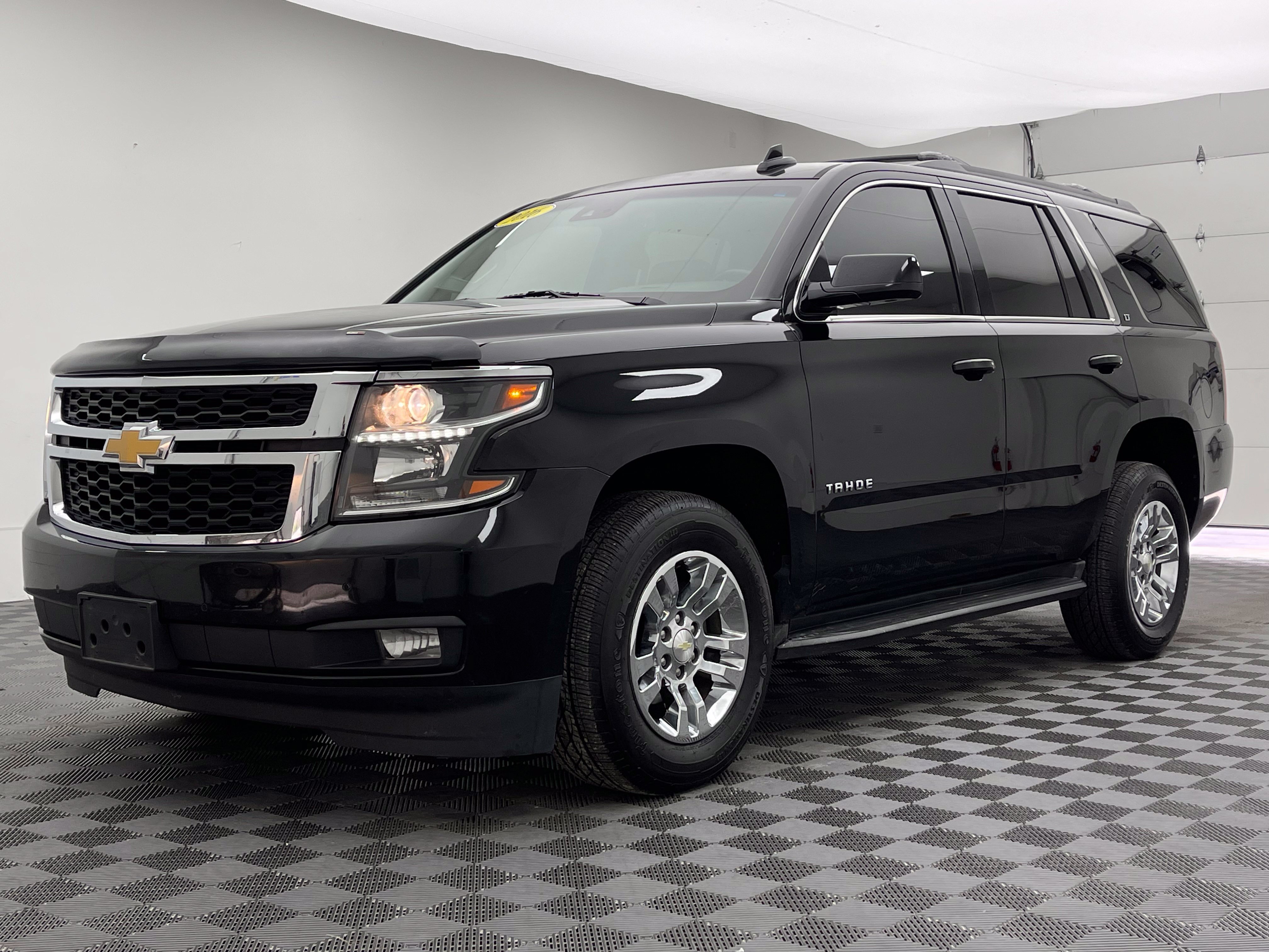 Used 2016 Chevrolet Tahoe LT w/ Luxury Package AWD/4WD image 2