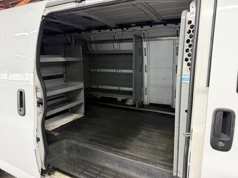 Used 2019 GMC Savana 3500 Extended w/ Driver Convenience Package RWD image 9