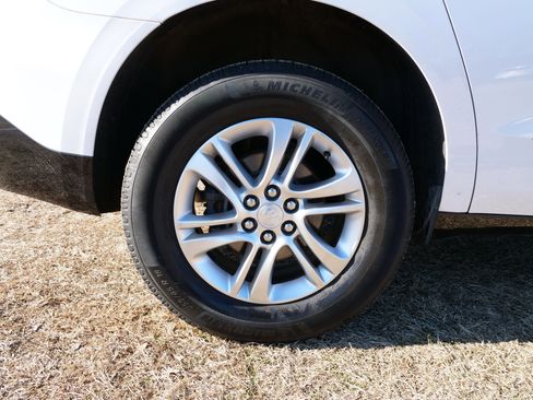 Used 2019 Buick Enclave Essence image 11