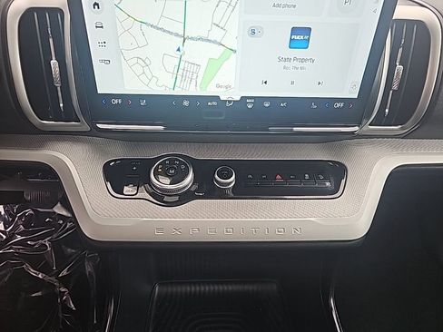 Used 2025 Ford Expedition Active image 20