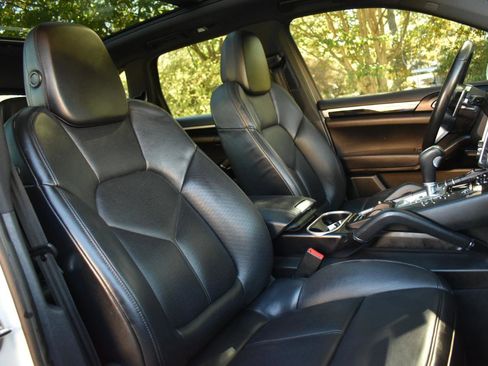 Used 2018 Porsche Cayenne Platinum Edition image 34