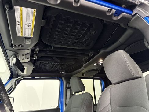 Used 2021 Jeep Gladiator Sport image 40