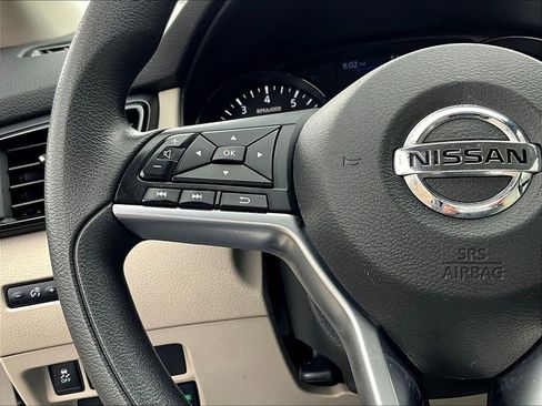 Used 2020 Nissan Rogue Sport SV image 14