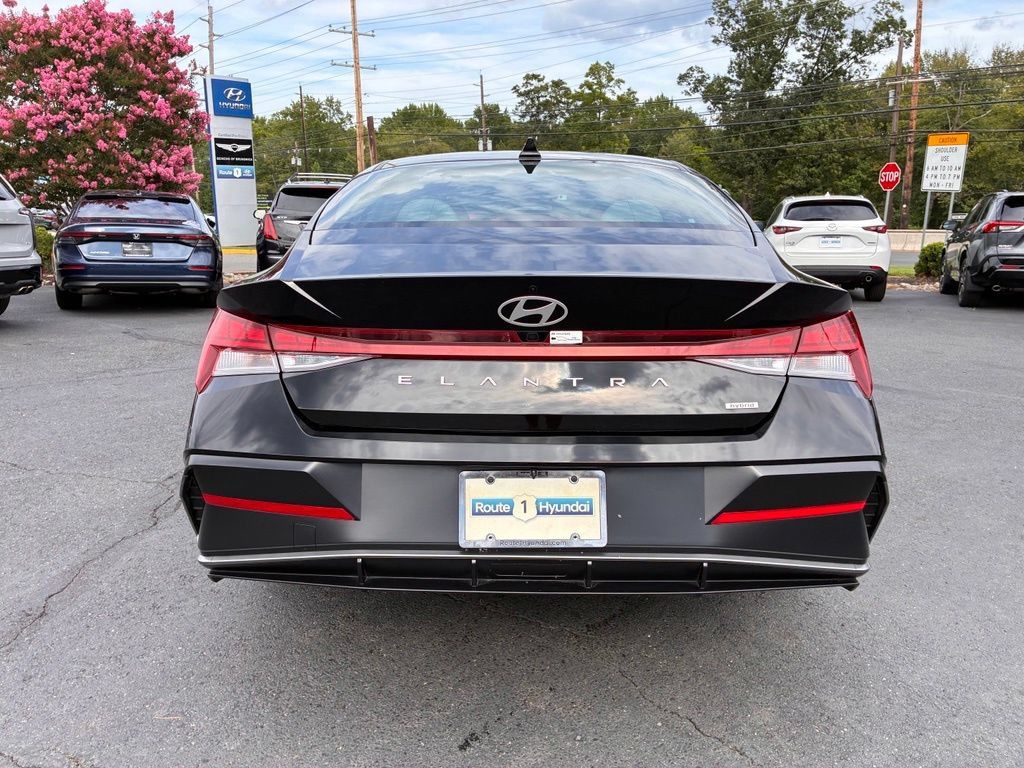 Used 2025 Hyundai Elantra Limited w/ Cargo Package FWD image 6