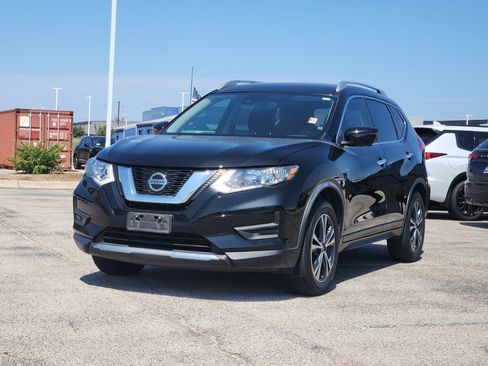 Used 2020 Nissan Rogue SV w/ Premium Package FWD image 2