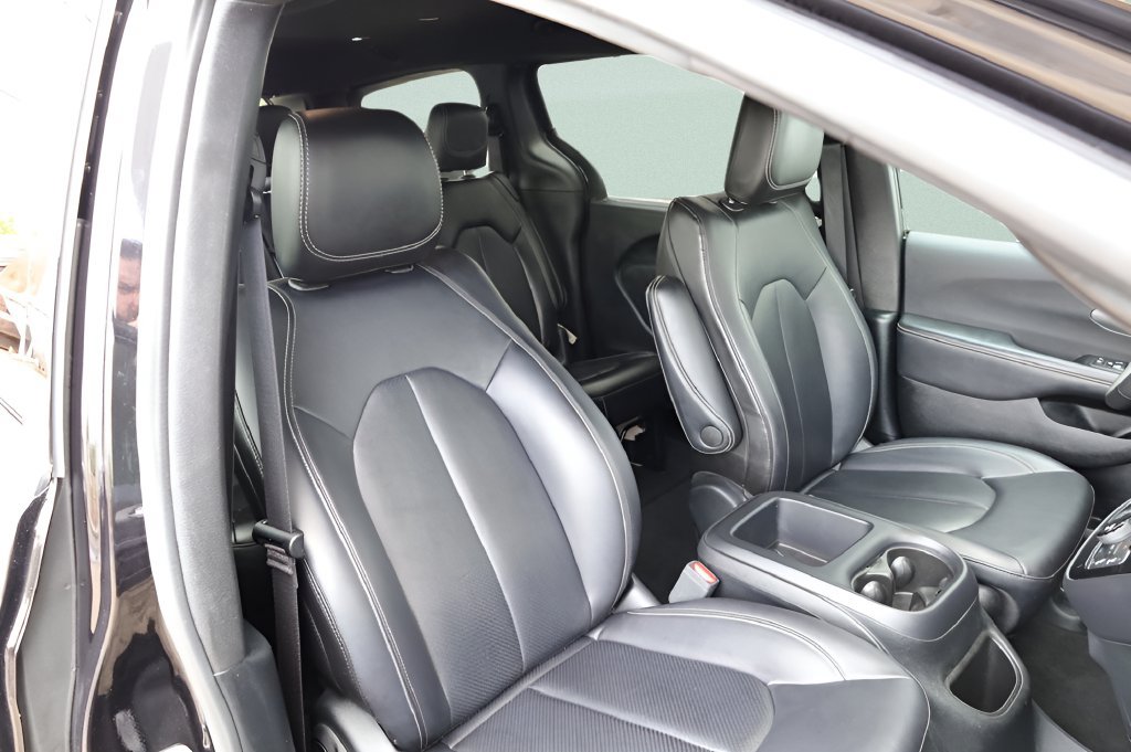 Used 2025 Chrysler Pacifica Select FWD image 25