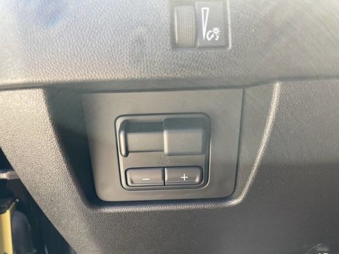 Used 2024 Chevrolet Colorado LT w/ LT Convenience Package III image 26