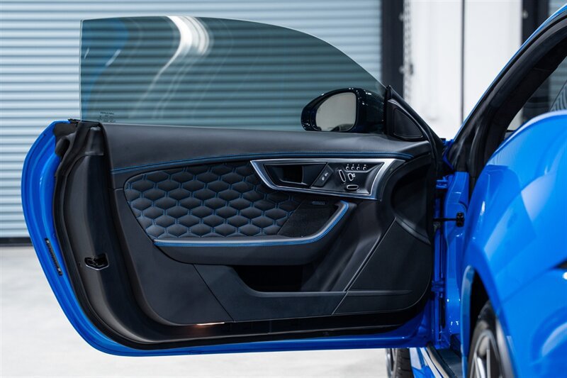 Used 2018 Jaguar F-TYPE SVR AWD/4WD image 22