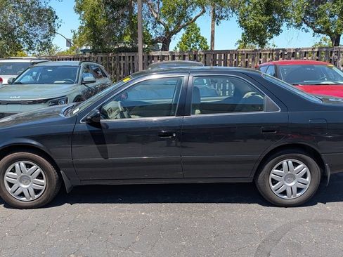 Used 2001 Toyota Camry LE FWD image 2