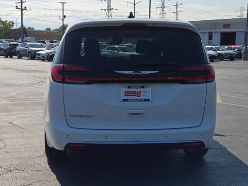 Certified 2023 Chrysler Pacifica Touring-L FWD image 20