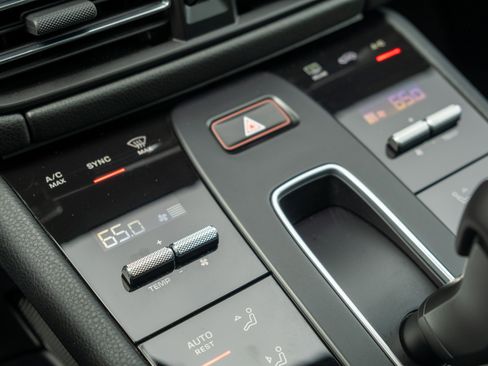 Certified 2026 Porsche Macan AWD/4WD image 23