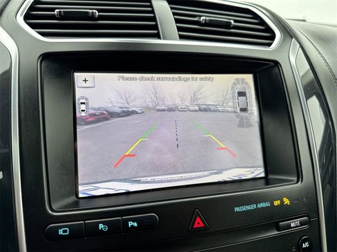 Used 2019 Ford Explorer Platinum image 16