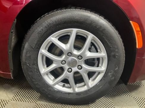 Used 2017 Chrysler Pacifica Touring FWD image 22