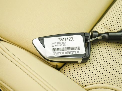 Used 2025 BMW 330i Sedan w/ Convenience Package image 31