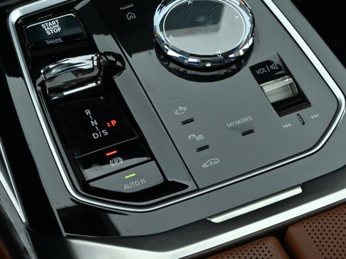 Certified 2024 BMW 760i xDrive AWD/4WD image 23