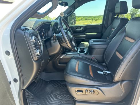 Used 2020 GMC Sierra 2500 AT4 w/ Technology Package AWD/4WD image 3