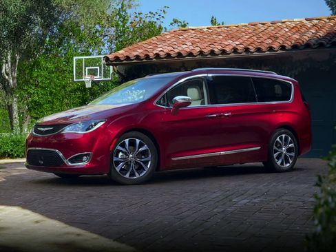 Used 2019 Chrysler Pacifica Touring-L image 1