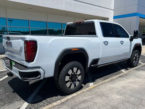 New 2026 GMC Sierra 3500 Denali w/ Denali Reserve Package AWD/4WD image 4