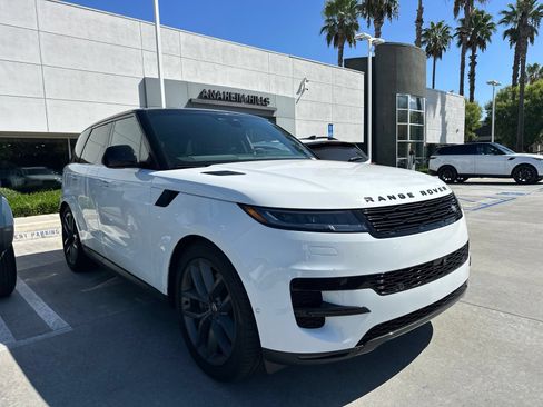 Used 2024 Land Rover Range Rover Sport SE AWD/4WD image 2