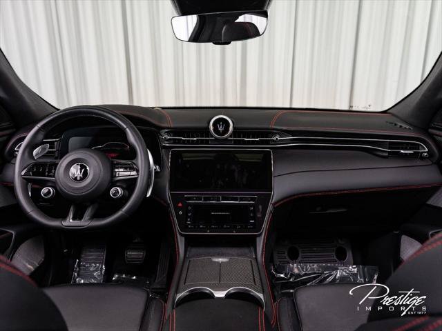 Used 2023 Maserati Grecale Trofeo AWD/4WD image 28