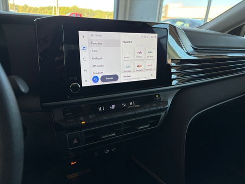 Used 2025 Toyota Camry LE image 27