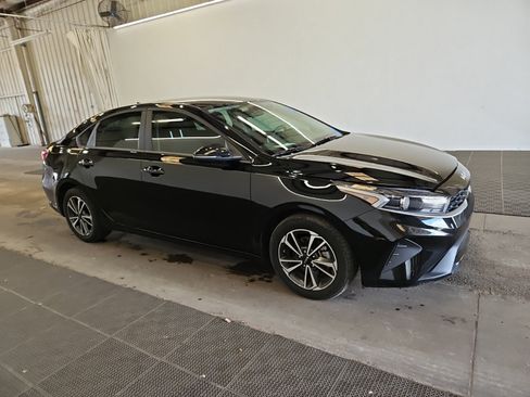 Used 2024 Kia Forte LXS w/ LXS Technology Package FWD image 4