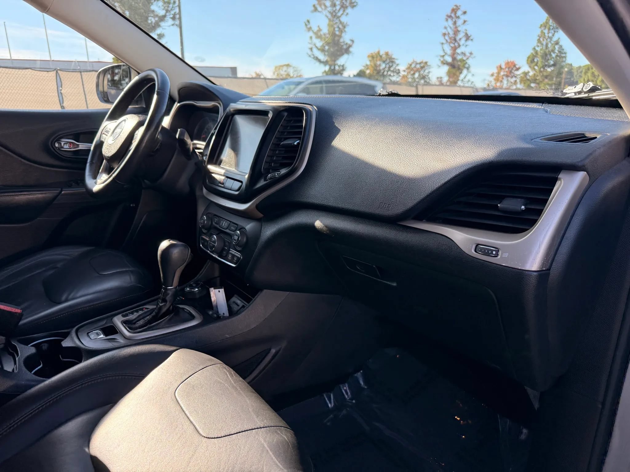 Used 2015 Jeep Cherokee Limited AWD/4WD image 19