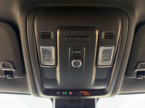 Used 2024 GMC Yukon SLT AWD/4WD image 52