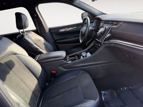 Used 2022 Jeep Grand Cherokee L Laredo image 15