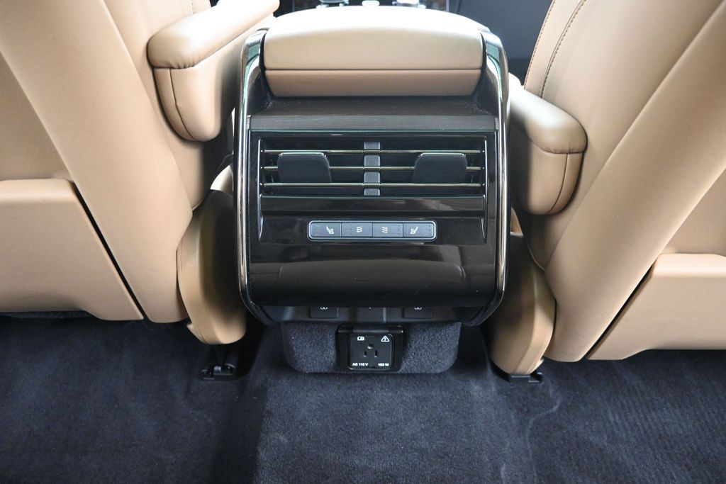 Used 2023 Land Rover Range Rover Sport SE AWD/4WD image 19