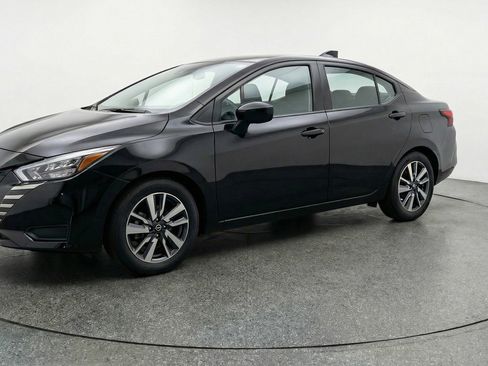 Used 2025 Nissan Versa SV image 3
